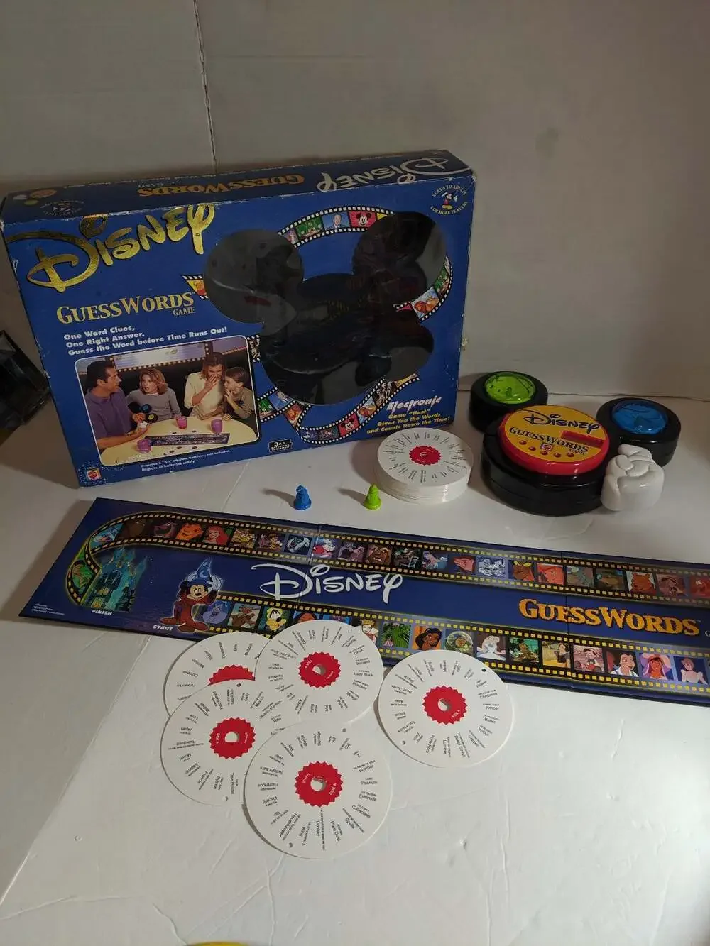 Disney Guesswords Board Game 1 Word Clues, ONE Right Answer